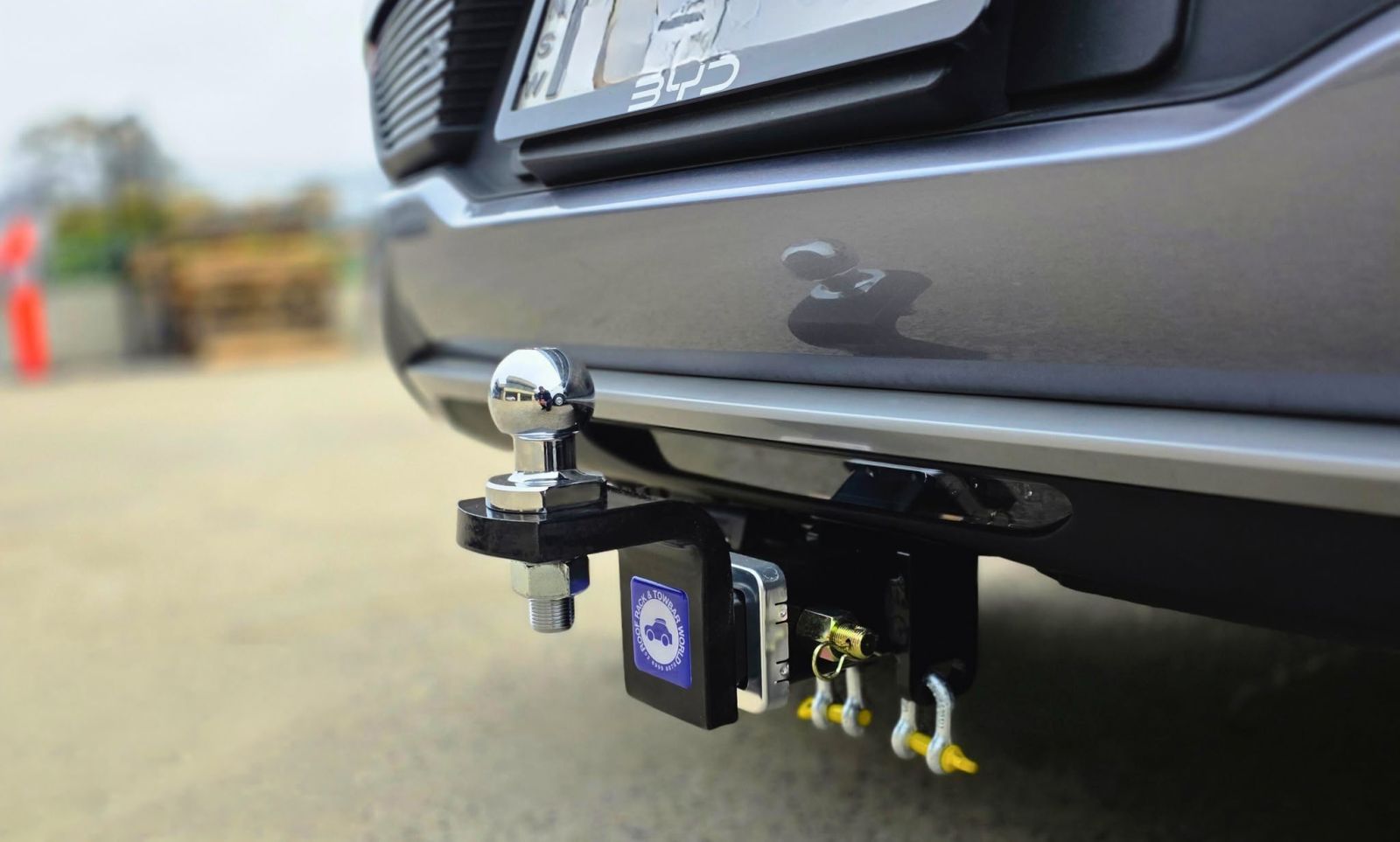 Light duty towbar fitted to a small SUV
